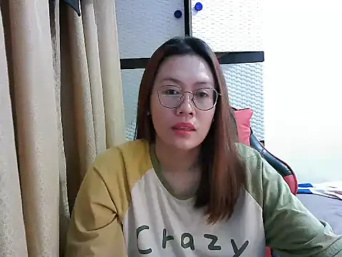 Snapshot of crizzybel chatting on November 18, 2:32 pm crizzybel online show from November 18, 2:32 pm