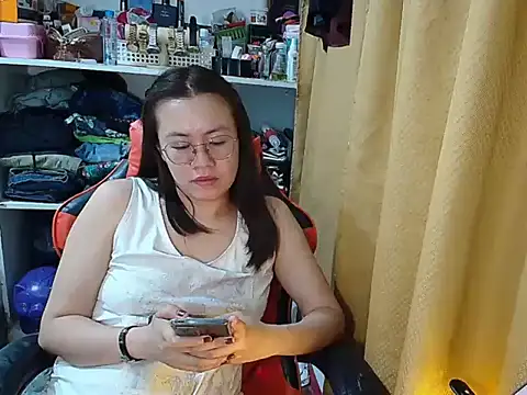 Snapshot of crizzybel chatting on December 16, 3:06 pm crizzybel online show from December 16, 3:06 pm