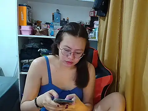 Snapshot of crizzybel chatting on December 18, 1:33 am crizzybel online show from December 18, 1:33 am