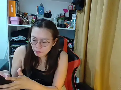 Snapshot of crizzybel chatting on December 19, 6:53 am crizzybel online show from December 19, 6:53 am