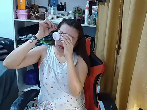 Snapshot of crizzybel chatting on December 21, 5:47 am crizzybel online show from December 21, 5:47 am