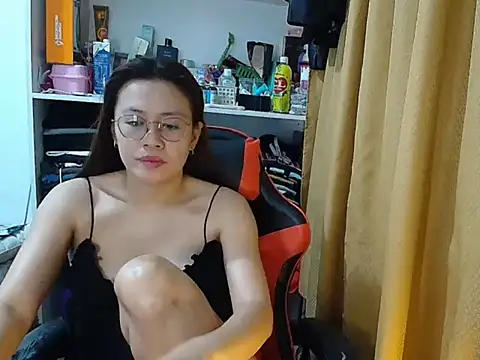 Snapshot of crizzybel chatting on February 4, 5:52 pm crizzybel online show from February 4, 5:52 pm