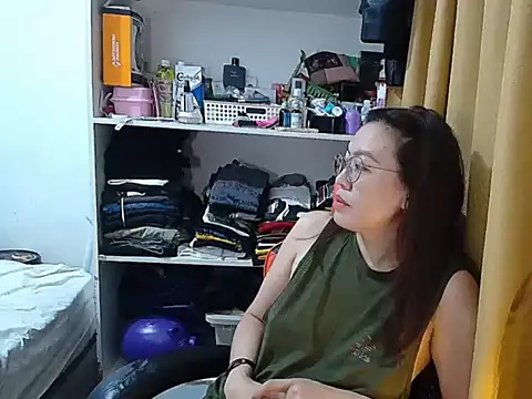 Snapshot of crizzybel chatting on February 8, 8:56 pm crizzybel online show from February 8, 8:56 pm