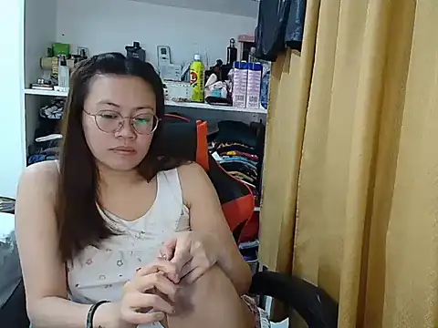 Snapshot of crizzybel chatting on February 23, 7:33 pm crizzybel online show from February 23, 7:33 pm