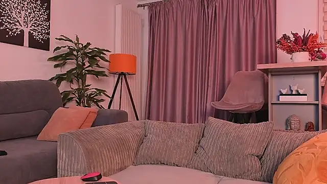 Snapshot of MayaCroft chatting on November 18, 6:23 pm MayaCroft online show from November 18, 6:23 pm