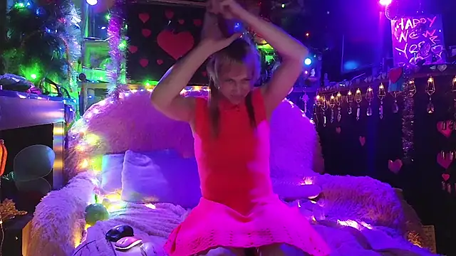 Snapshot of Alexa_Cosmic chatting on February 4, 1:13 am Alexa Cosmic online show from February 4, 1:13 am