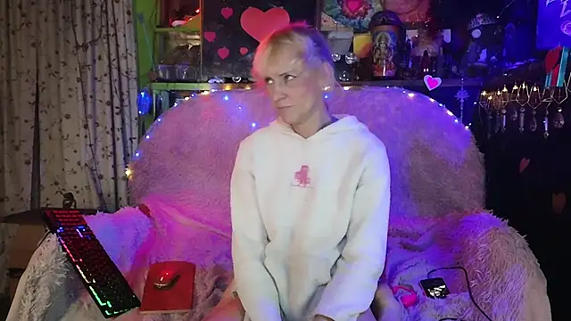 Snapshot of Alexa_Cosmic chatting on March 16, 11:04 pm Alexa Cosmic online show from March 16, 11:04 pm