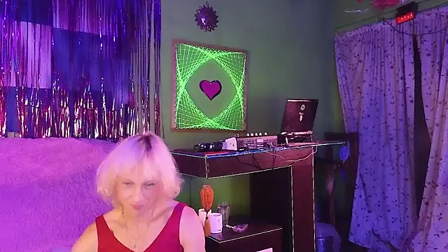 Snapshot of Alexa_Cosmic chatting on October 4, 1:14 am Alexa Cosmic online show from October 4, 1:14 am