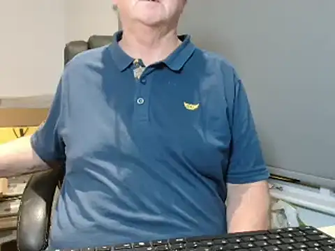 Snapshot of bigbadjon69 chatting on December 7, 2:31 am bigbadjon69 online show from December 7, 2:31 am