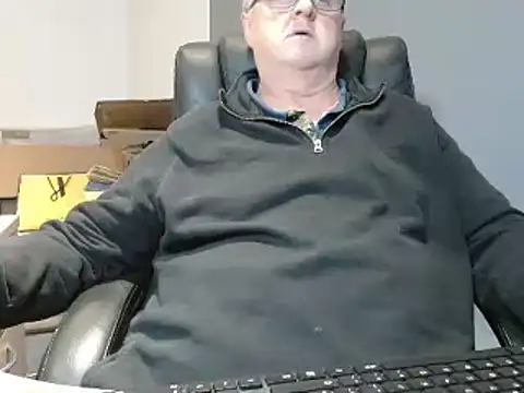 Snapshot of bigbadjon69 chatting on December 23, 2:39 pm bigbadjon69 online show from December 23, 2:39 pm