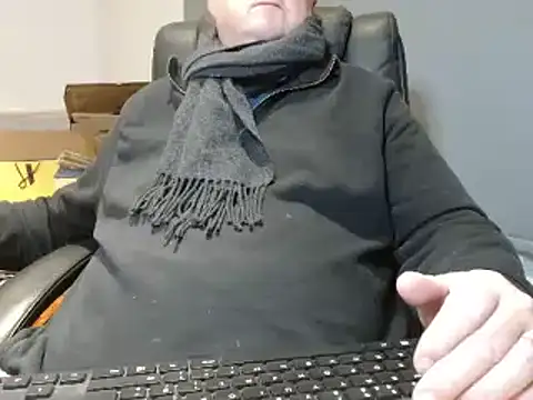 Snapshot of bigbadjon69 chatting on December 29, 12:20 am bigbadjon69 online show from December 29, 12:20 am