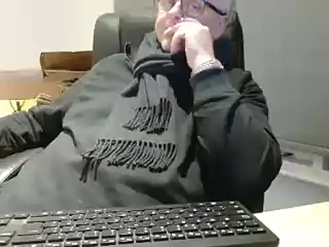 Snapshot of bigbadjon69 chatting on December 30, 1:48 am bigbadjon69 online show from December 30, 1:48 am