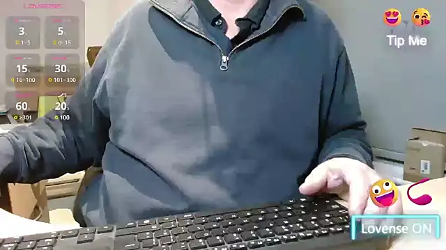 Snapshot of bigbadjon69 chatting on January 13, 9:31 pm bigbadjon69 online show from January 13, 9:31 pm