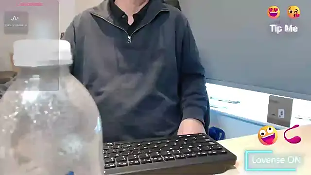 Snapshot of bigbadjon69 chatting on January 14, 2:22 pm bigbadjon69 online show from January 14, 2:22 pm