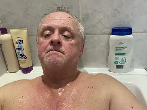 Snapshot of bigbadjon69 chatting on February 17, 3:31 pm bigbadjon69 online show from February 17, 3:31 pm