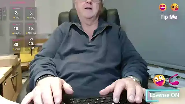 Snapshot of bigbadjon69 chatting on March 11, 4:43 am bigbadjon69 online show from March 11, 4:43 am