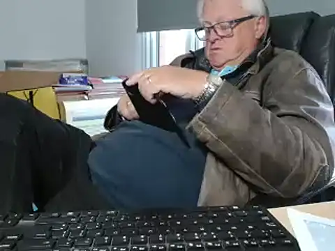 Snapshot of bigbadjon69 chatting on September 23, 3:59 pm bigbadjon69 online show from September 23, 3:59 pm