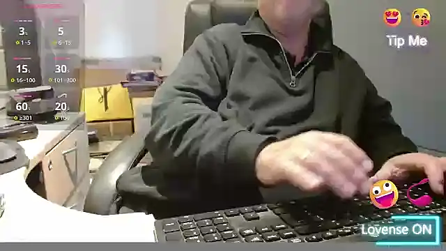 Snapshot of bigbadjon69 chatting on October 20, 2:28 pm bigbadjon69 online show from October 20, 2:28 pm