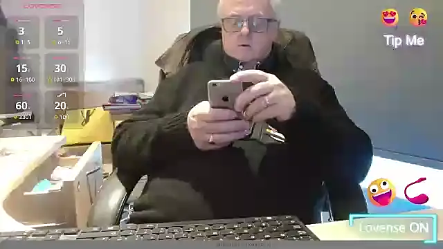 Snapshot of bigbadjon69 chatting on November 19, 1:55 pm bigbadjon69 online show from November 19, 1:55 pm