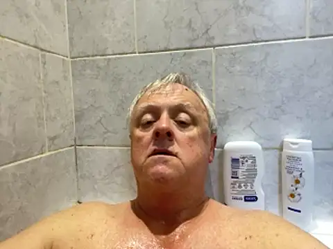 Snapshot of bigbadjon69 chatting on May 21, 10:44 am bigbadjon69 online show from May 21, 10:44 am