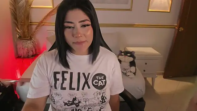 Snapshot of lucy26_ chatting on February 12, 5:47 am lucy26 online show from February 12, 5:47 am