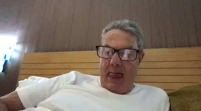 Snapshot of Oldpistolpete chatting on December 6, 4:06 pm Oldpistolpete online show from December 6, 4:06 pm