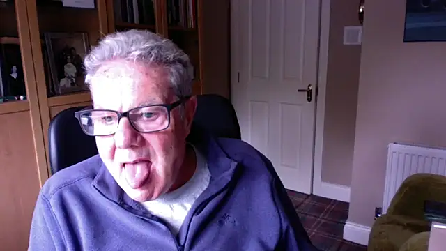 Snapshot of Oldpistolpete chatting on September 20, 12:28 pm Oldpistolpete online show from September 20, 12:28 pm