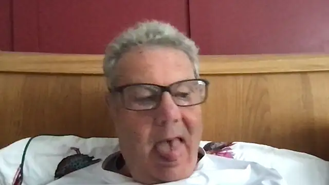 Snapshot of Oldpistolpete chatting on September 29, 11:15 am Oldpistolpete online show from September 29, 11:15 am