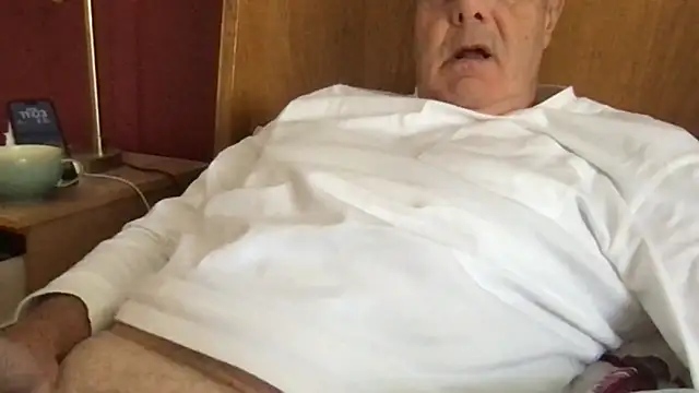 Snapshot of Oldpistolpete chatting on October 5, 10:02 am Oldpistolpete online show from October 5, 10:02 am