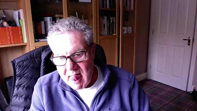 Snapshot of Oldpistolpete chatting on October 13, 10:48 am Oldpistolpete online show from October 13, 10:48 am