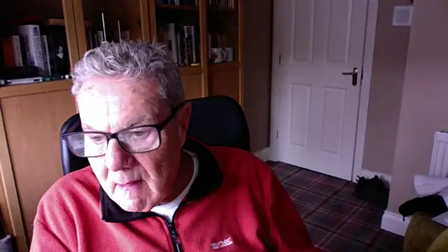 Snapshot of Oldpistolpete chatting on October 30, 12:06 pm Oldpistolpete online show from October 30, 12:06 pm