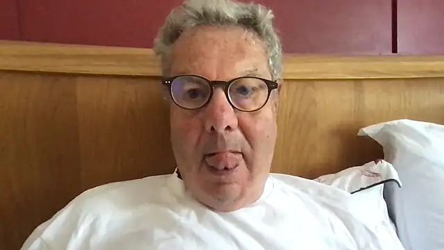 Snapshot of Oldpistolpete chatting on July 14, 8:52 am Oldpistolpete online show from July 14, 8:52 am