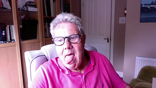 Snapshot of Oldpistolpete chatting on July 23, 3:32 pm Oldpistolpete online show from July 23, 3:32 pm
