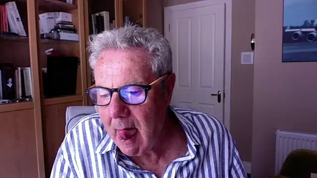 Snapshot of Oldpistolpete chatting on July 26, 12:23 pm Oldpistolpete online show from July 26, 12:23 pm