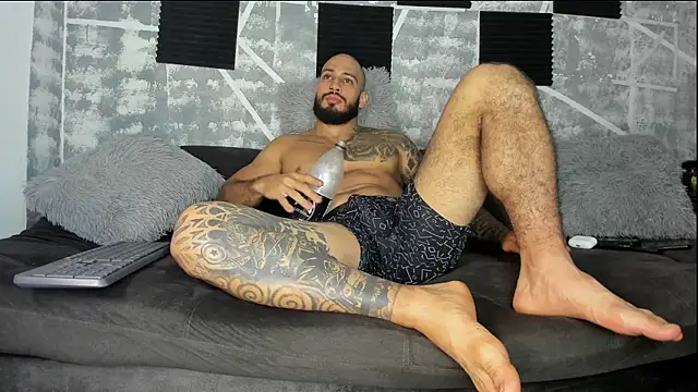 Snapshot of leonidas_18k chatting on May 27, 3:25 am leonidas 18k online show from May 27, 3:25 am