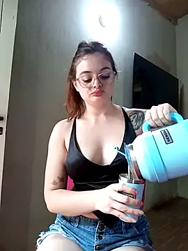 Snapshot of Emmacut chatting on November 15, 3:30 pm Emmacut online show from November 15, 3:30 pm