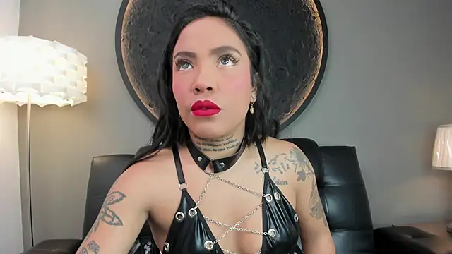 Snapshot of miss_vaiolette chatting on February 21, 11:01 am miss vaiolette online show from February 21, 11:01 am