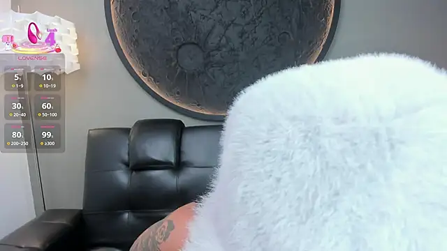 Snapshot of miss_vaiolette chatting on March 18, 11:08 am miss vaiolette online show from March 18, 11:08 am