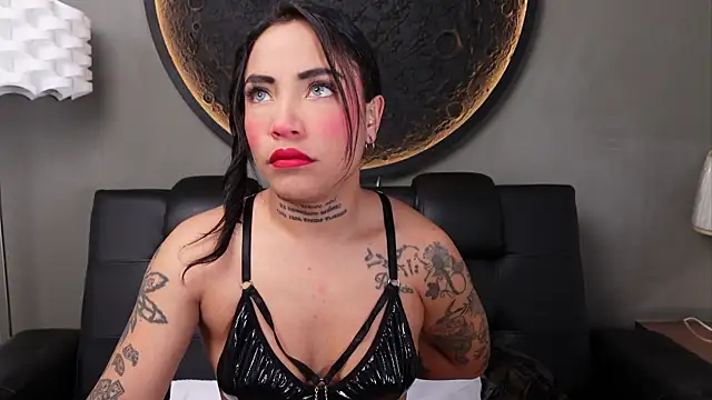 Snapshot of miss_vaiolette chatting on June 27, 11:04 am miss vaiolette online show from June 27, 11:04 am