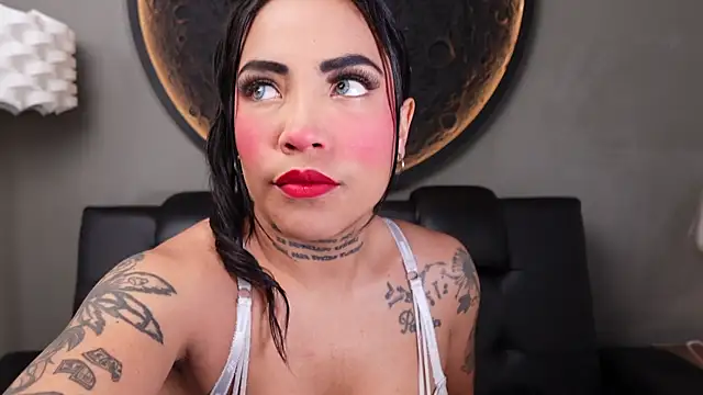 Snapshot of miss_vaiolette chatting on July 28, 11:05 am miss vaiolette online show from July 28, 11:05 am