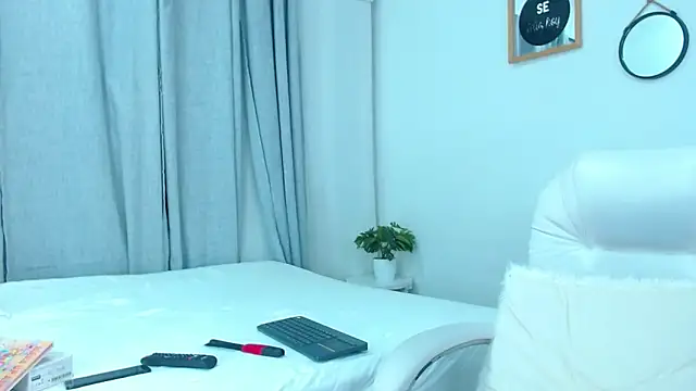 Snapshot of annylouis chatting on January 28, 8:14 am annylouis online show from January 28, 8:14 am