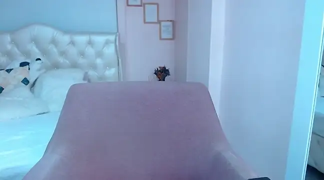 Snapshot of annylouis chatting on January 31, 2:26 am annylouis online show from January 31, 2:26 am