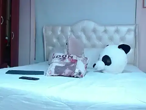 Snapshot of annylouis chatting on February 13, 7:56 am annylouis online show from February 13, 7:56 am