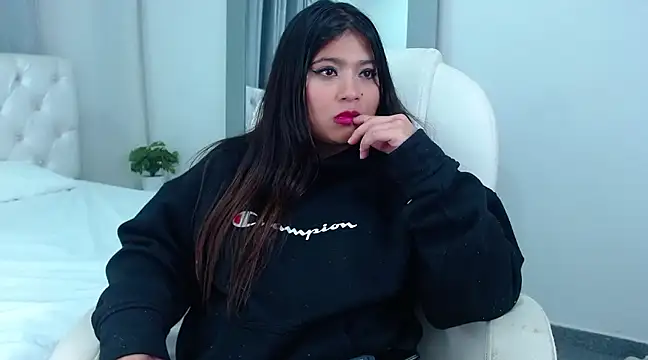 Snapshot of annylouis chatting on February 19, 8:22 am annylouis online show from February 19, 8:22 am