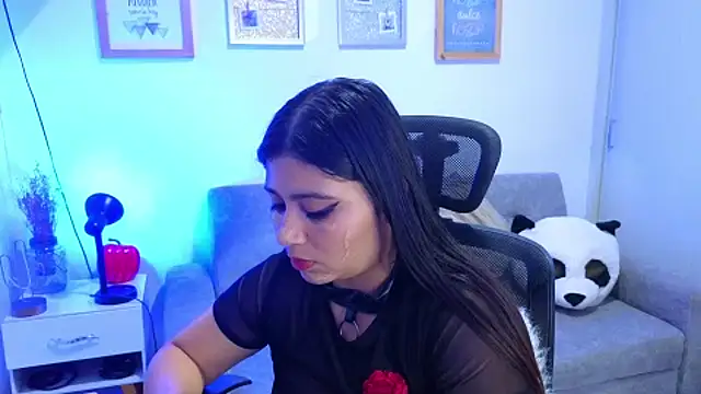 Snapshot of annylouis chatting on November 7, 7:25 pm annylouis online show from November 7, 7:25 pm