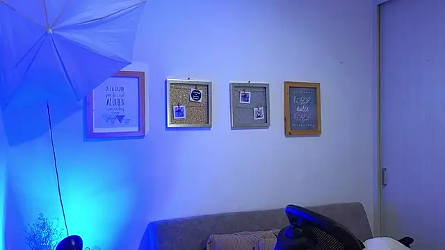 Snapshot of annylouis chatting on November 21, 7:23 pm annylouis online show from November 21, 7:23 pm