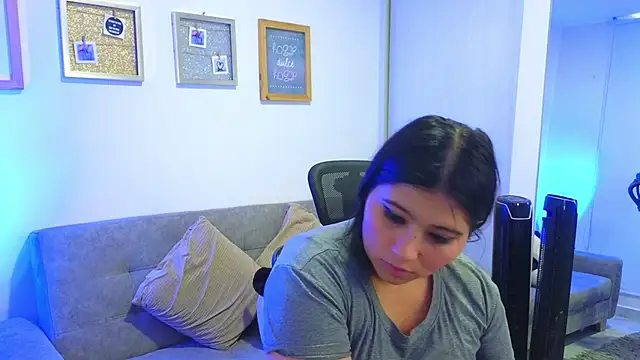 Snapshot of annylouis chatting on November 29, 7:28 pm annylouis online show from November 29, 7:28 pm