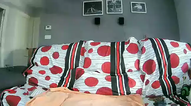 Snapshot of txan9876 chatting on February 14, 11:42 am txan9876 online show from February 14, 11:42 am