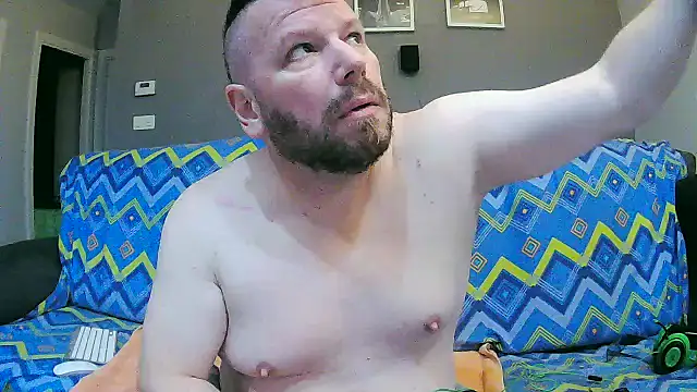 Snapshot of txan9876 chatting on October 16, 2:23 am txan9876 online show from October 16, 2:23 am