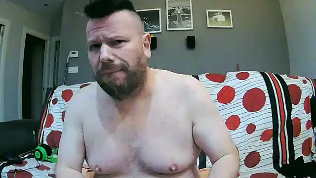 Snapshot of txan9876 chatting on December 3, 5:59 am txan9876 online show from December 3, 5:59 am